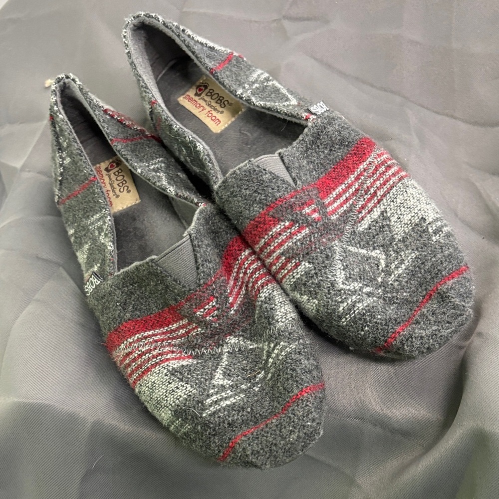 Skechers BOBS Gray and Red Slip-On Shoes Sz 9 EUC